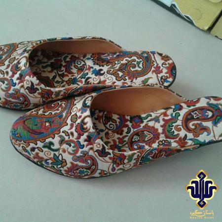 Bulk price of Traditional footwear thrives