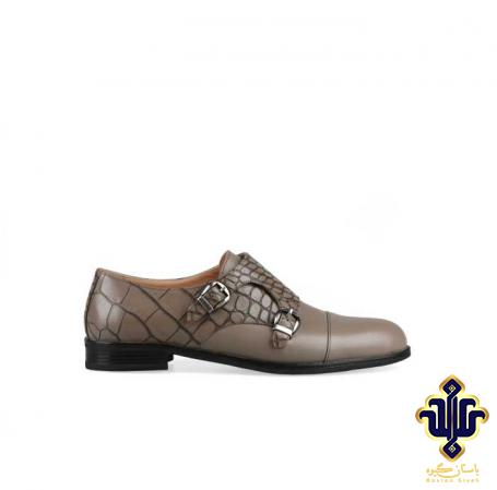 Obvious feature of Leather sole traditional shoes