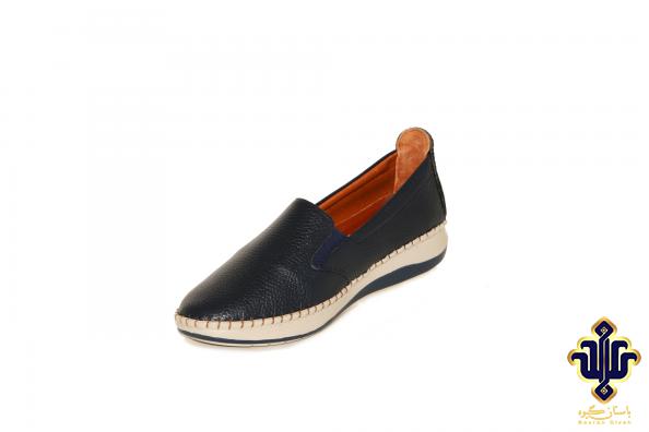 Distributing handmade espadrilles shoes